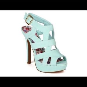 NWT! Qupid Nubuck Platform Heel, women’s size 6👠